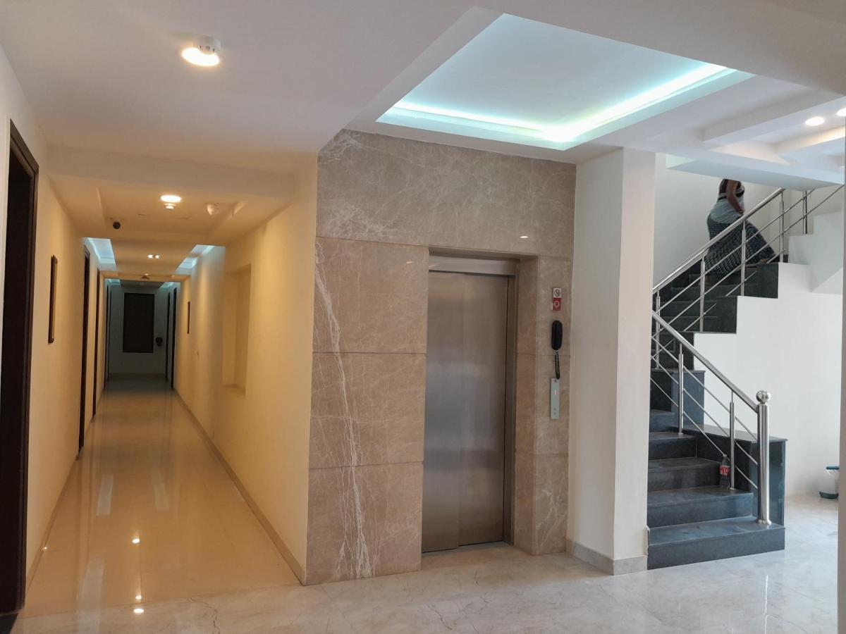 Hotel The Luxem - Behind Ibis Hotel Gurugram Gurgaon Dış mekan fotoğraf