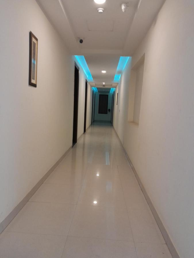 Hotel The Luxem - Behind Ibis Hotel Gurugram Gurgaon Dış mekan fotoğraf