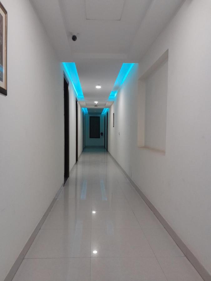 Hotel The Luxem - Behind Ibis Hotel Gurugram Gurgaon Dış mekan fotoğraf