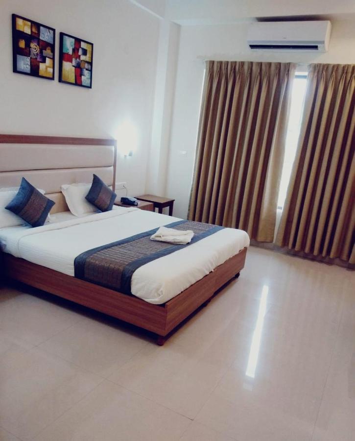 Hotel The Luxem - Behind Ibis Hotel Gurugram Gurgaon Dış mekan fotoğraf
