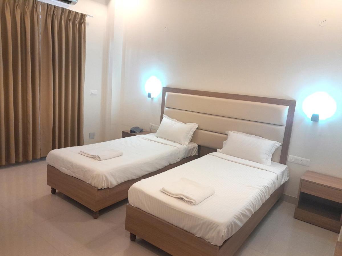 Hotel The Luxem - Behind Ibis Hotel Gurugram Gurgaon Dış mekan fotoğraf