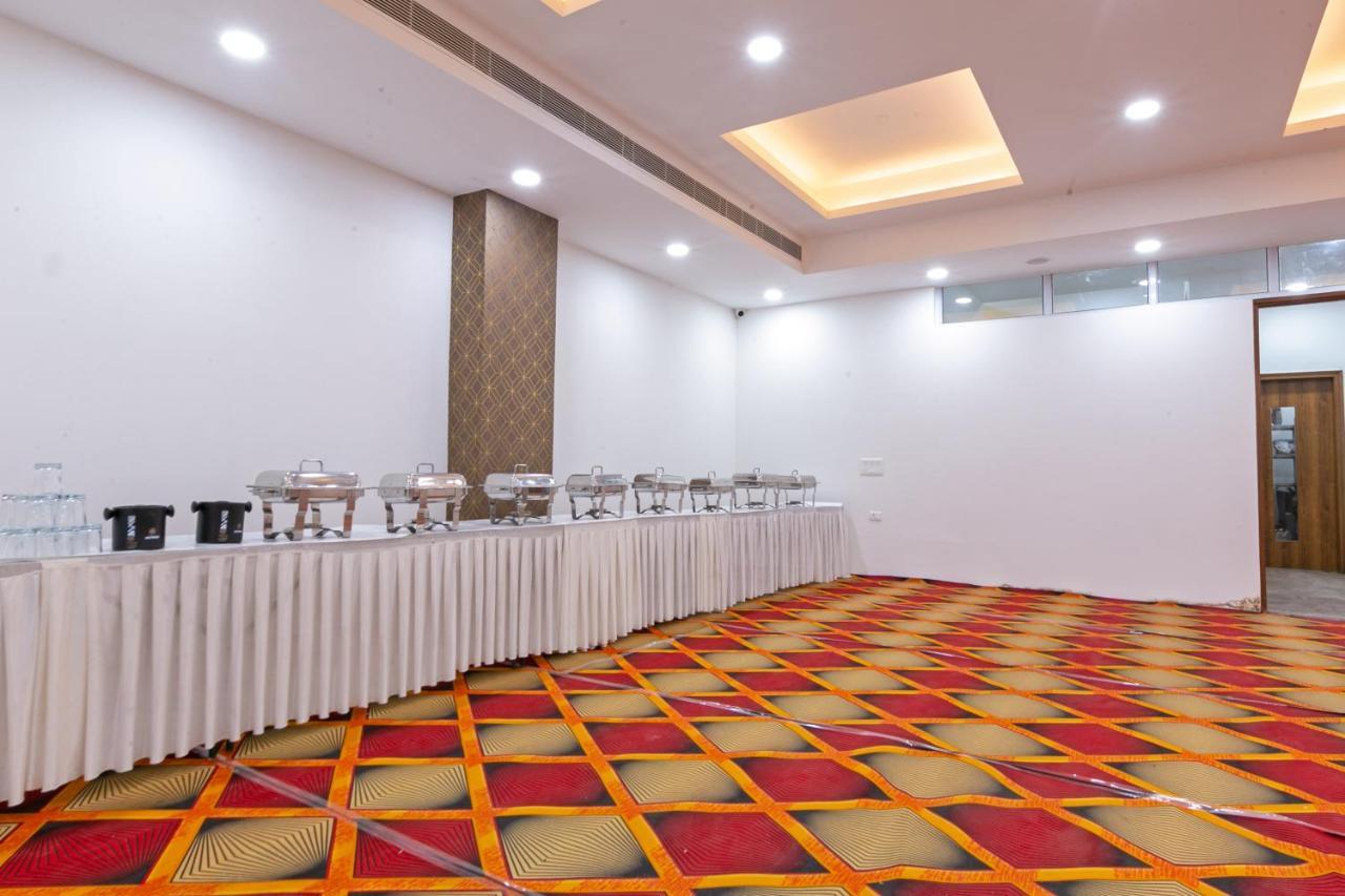 Hotel The Luxem - Behind Ibis Hotel Gurugram Gurgaon Dış mekan fotoğraf