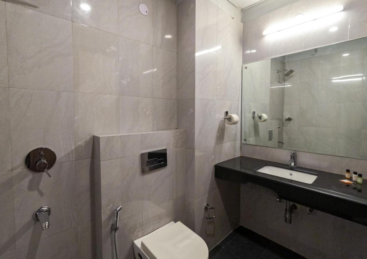 Hotel The Luxem - Behind Ibis Hotel Gurugram Gurgaon Dış mekan fotoğraf