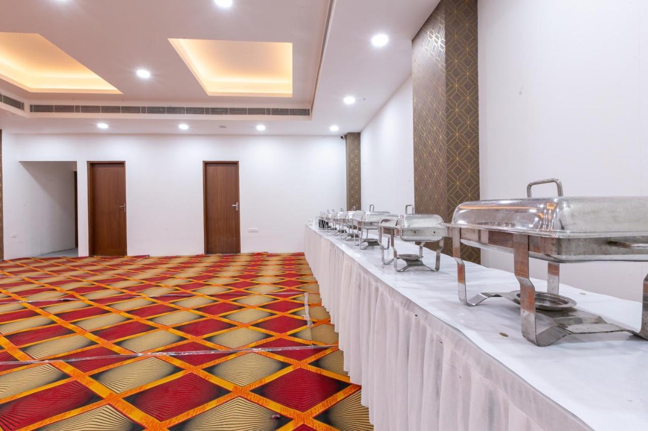 Hotel The Luxem - Behind Ibis Hotel Gurugram Gurgaon Dış mekan fotoğraf
