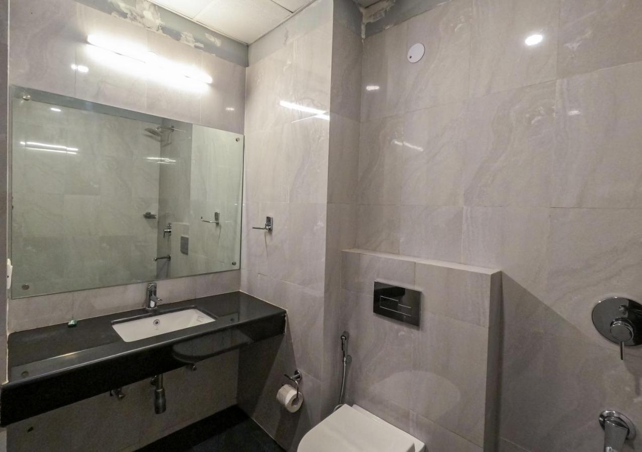 Hotel The Luxem - Behind Ibis Hotel Gurugram Gurgaon Dış mekan fotoğraf
