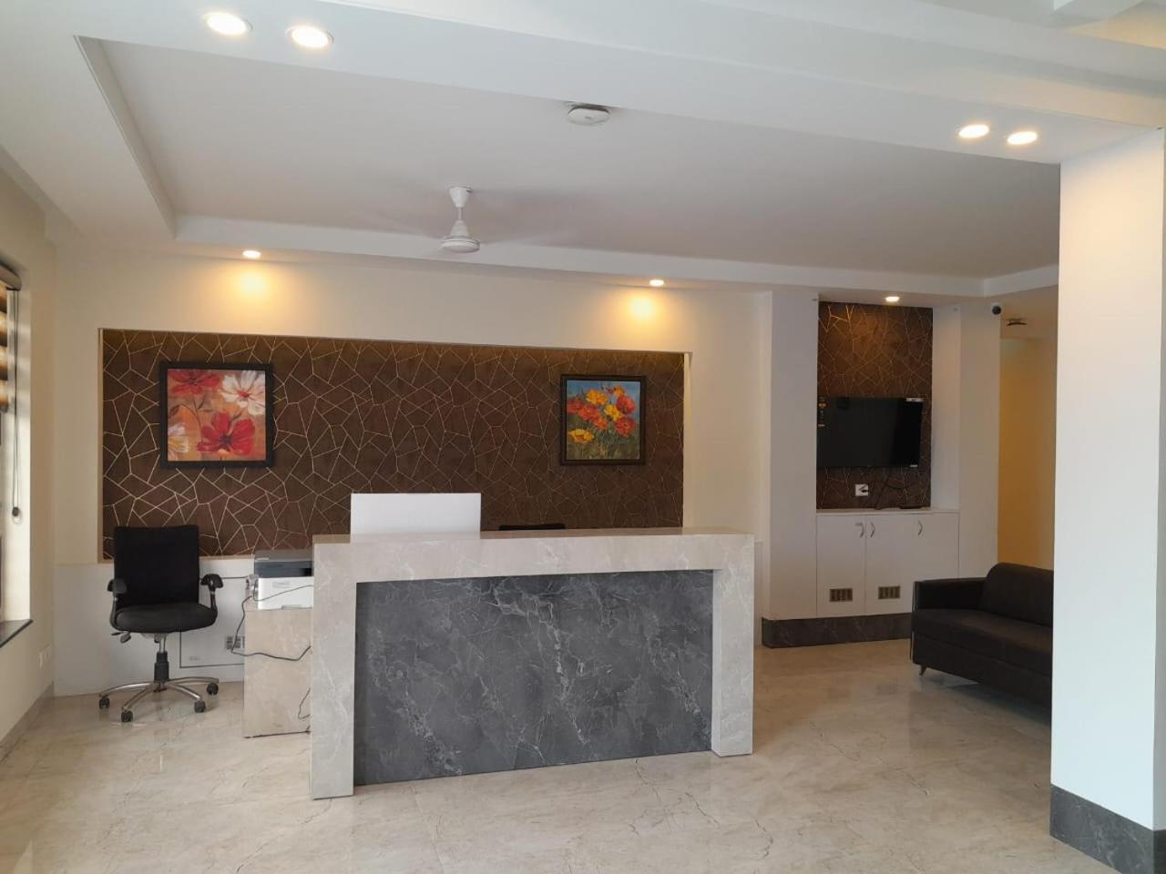 Hotel The Luxem - Behind Ibis Hotel Gurugram Gurgaon Dış mekan fotoğraf