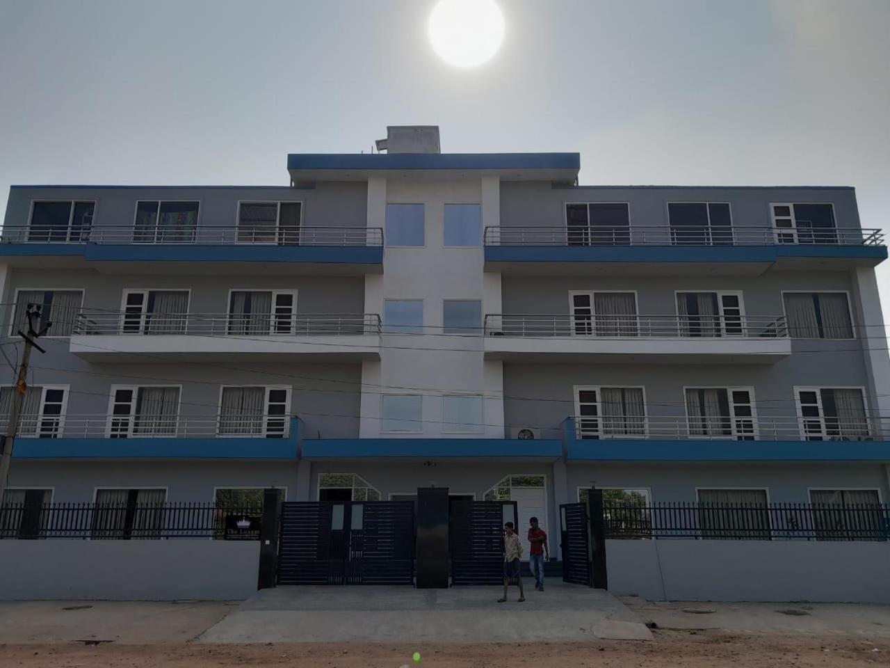 Hotel The Luxem - Behind Ibis Hotel Gurugram Gurgaon Dış mekan fotoğraf